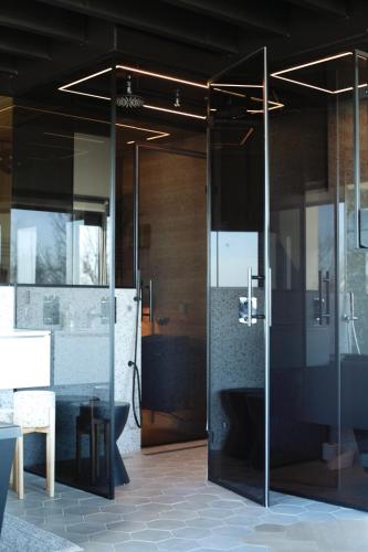 a bathroom with a glass shower with a toilet at Luxe Wellness Suite Zaandam - Amsterdam in Zaandam