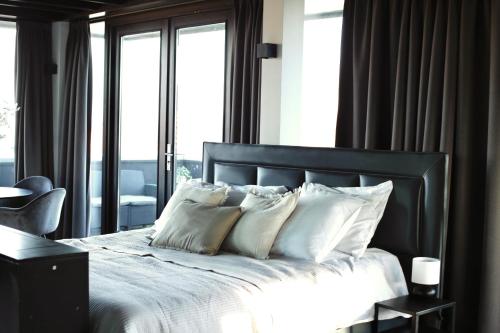 a bedroom with a large bed with white pillows at Luxe Wellness Suite Zaandam - Amsterdam in Zaandam