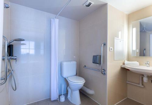 Koupelna v ubytování B&B HOTEL Bourges 2
