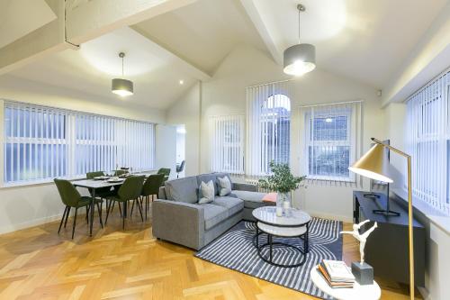 a living room with a couch and a table at Urban Chic - Camden in London