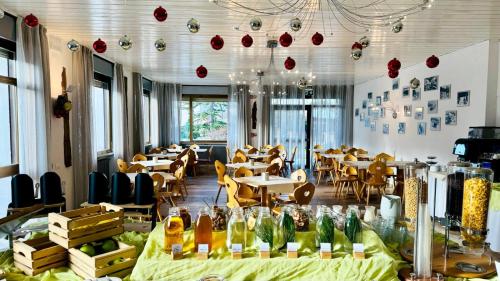 Comida en o cerca de este hotel