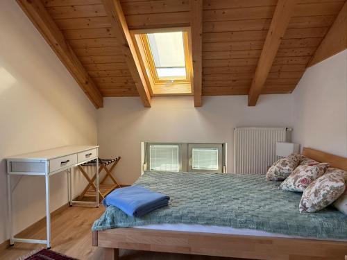 Katil atau katil-katil dalam bilik di Ferienhaus Alpspitze