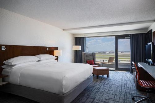 Renaissance Concourse Atlanta Airport Hotel Image