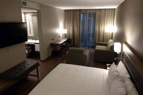 Ένα ή περισσότερα κρεβάτια σε δωμάτιο στο AC Hotel by Marriott Santa Fe
