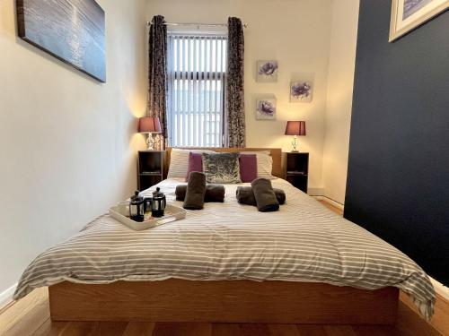 a bedroom with a large bed in a room at Modernised 3-bed home in Bamber Bridge, Preston in Bamber Bridge