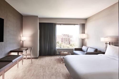 Katil atau katil-katil dalam bilik di AC Hotel by Marriott Columbus Downtown