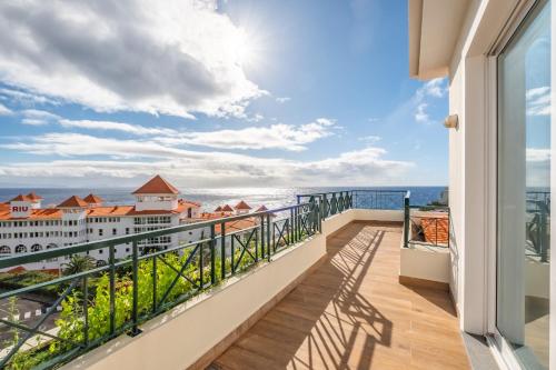 Exquisite Ocean Apartment by Homie