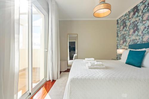 Postel nebo postele na pokoji v ubytování Exquisite Ocean Apartment by Homie