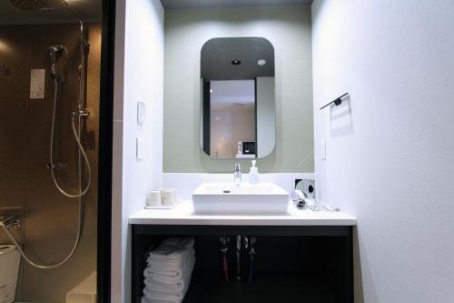 KOKO HOTEL Residence 京都 二条城にあるバスルーム