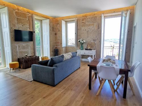 a living room with a couch and a table at Solar dos Condes da Azenha in Fonte Arcada