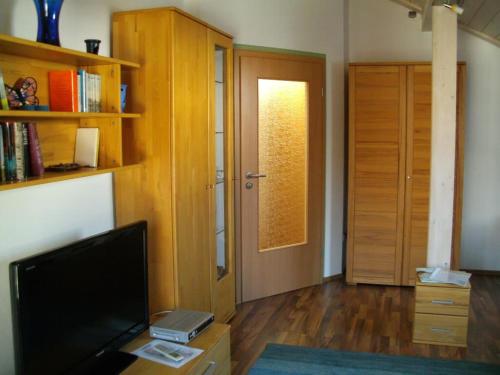 TV a/nebo společenská místnost v ubytování Haus Kerstan