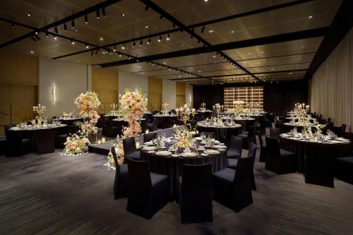 a large banquet hall with tables and chairs and flowers at GRAVITY JOSUN Seoul Pangyo, Autograph Collection in Seongnam