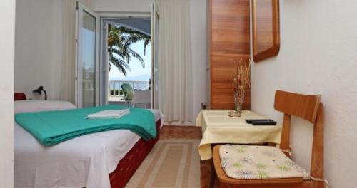 Ένα ή περισσότερα κρεβάτια σε δωμάτιο στο Apartment and Rooms Tomo 1