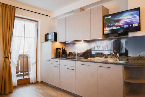 Dapur atau dapur kecil di Chalets und Apartments Hauserhof Nassfeld