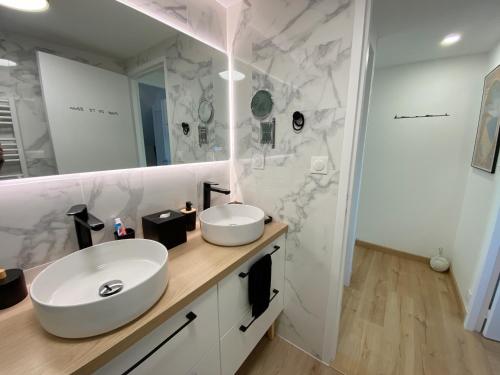 Phòng tắm tại TADORNES 2 - Appartement duplex Carnac, Piscine - T130