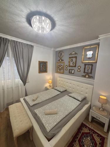 Exclusive Antique apartment next to the fashion street