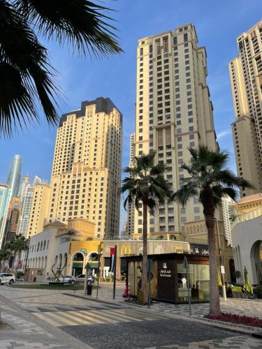 Udsigt til Dubai Marina eller udsigt til byen taget fra hotellet