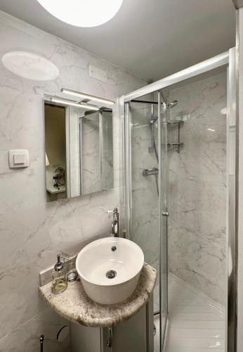 Bilik mandi di Ars Longa apartments