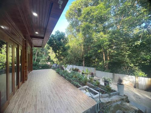Сад в Ong An House - Where serenity meets nature
