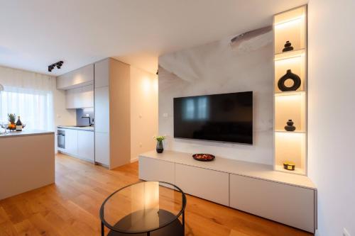 Azure apartmentにあるテレビまたはエンターテインメントセンター
