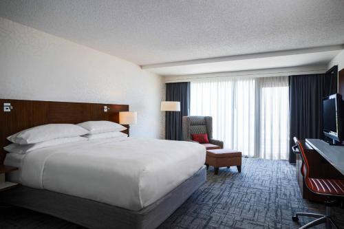 Renaissance Concourse Atlanta Airport Hotel Image