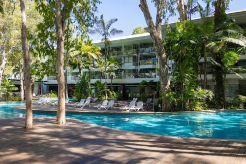Πισίνα στο ή κοντά στο Sublime Palm Cove 2BR Beachfront Apt - Lagoon Pool