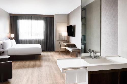 AC Hotel by Marriott Miami Airport West/Doral photo 29
