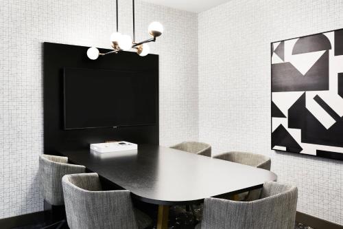AC Hotel by Marriott Miami Airport West/Doral photo 61