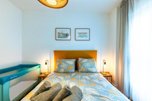 Free parking and 10 min walk to the city centre