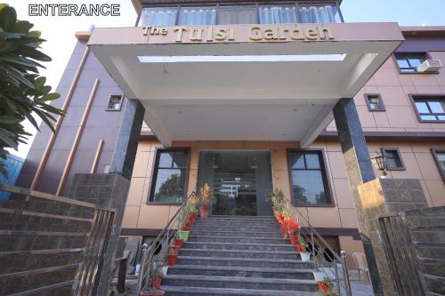 Фасад или вход в Tulsi Garden- Near Prem Mandir Vrindavan