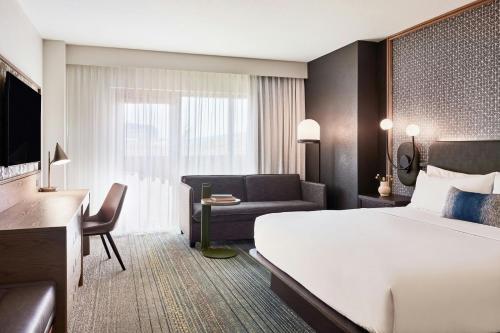 Renaissance Phoenix Glendale Hotel & Spa Image