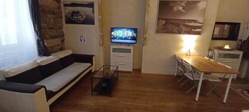 Μια τηλεόραση ή/και κέντρο ψυχαγωγίας στο LOGE DE L'OPERA