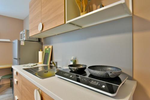 a kitchen with a sink and a stove top oven at Appartements Kirchstraße Ohrdruf in Ohrdruf