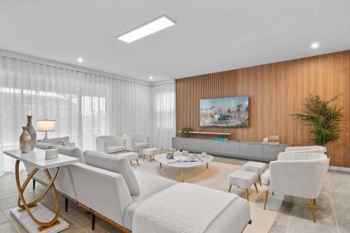 Ultimate Luxury Themed Bedrooms Game Room Pool photo 5