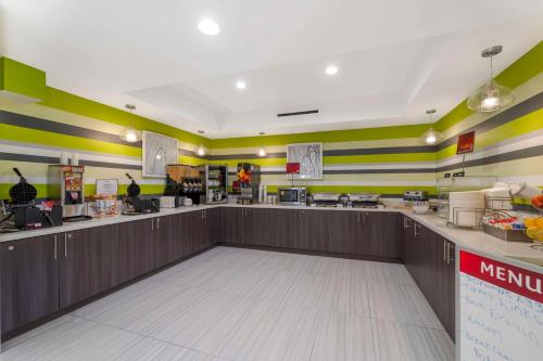 a fast food restaurant with yellow and green striped walls at Best Western Plus Gardena-Los Angeles Inn & Suites in Gardena