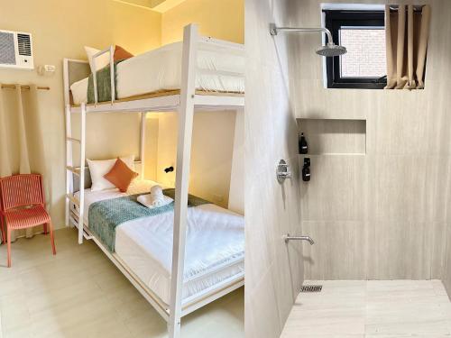 a bathroom with two bunk beds in a room at Barco El Nido Hotel in El Nido