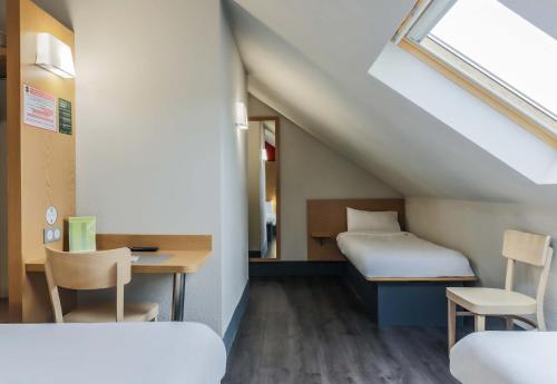 Postel nebo postele na pokoji v ubytování B&B HOTEL Verdun