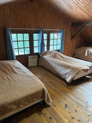 Ένα ή περισσότερα κρεβάτια σε δωμάτιο στο Le Moulin