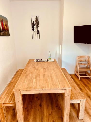 a wooden table in the middle of a room at Apartments La Rosa in Rust
