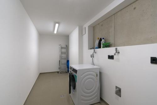 a laundry room with a washing machine in it at Adlerhaus, Loft Viererspitz -410- in Mittenwald