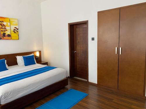 a bedroom with a large bed and a closet at Villa Cassandra in Nuwara Eliya