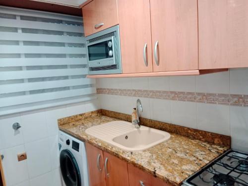 Η κουζίνα ή μικρή κουζίνα στο Los Olivos BB1