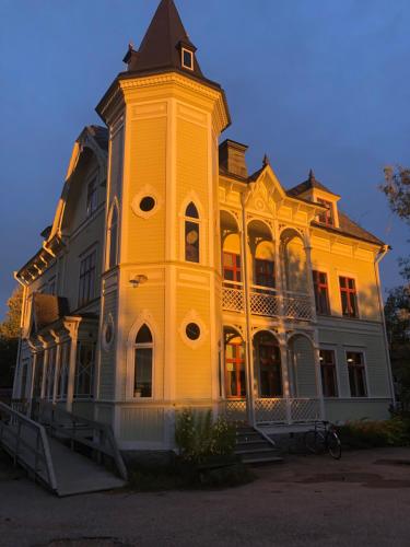 Το κτήριο όπου στεγάζεται  το διαμέρισμα