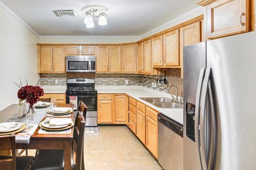 Gallery image of Walk to Waterfront Cozy Fall River Condo in Fall River
