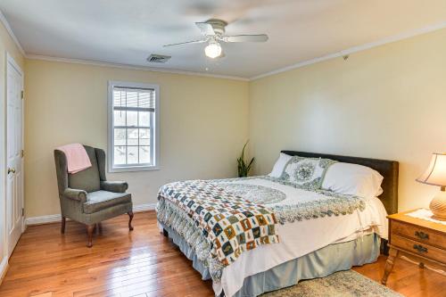 una camera da letto con un letto, una sedia e una finestra di Walk to Waterfront Cozy Fall River Condo a Fall River
