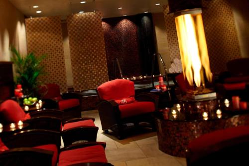 Χώρος καθιστικού στο Renaissance Mobile Riverview Plaza Hotel