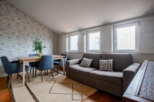 a living room with a couch and a table at Citybreak-apartments Lapa in Porto
