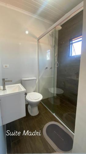Koupelna v ubytování Suíte Madri Aconchegante e Charmosa