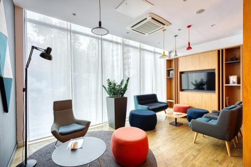 Гостиная зона в Holiday Inn Express - Almaty by IHG