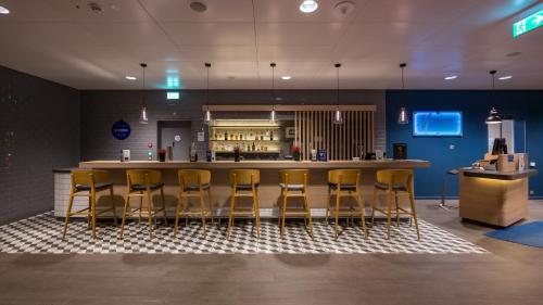 Lounge atau bar di Holiday Inn Express - Luzern - Kriens by IHG